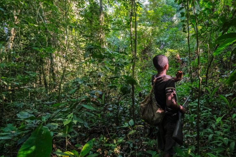 Emanuel Balisa Akangi, hunting in the forest, Yangambi, DRC.near Yangambi, Tshopo Province, DRC. Image by Axel Fassio/CIFOR via Flickr. (CC BY-NC-ND 2.0)