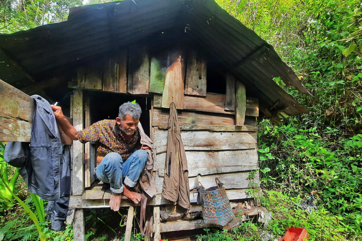 Efron spending the night in a forest hut.