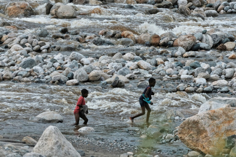 Children crossing the Nyamwamba.