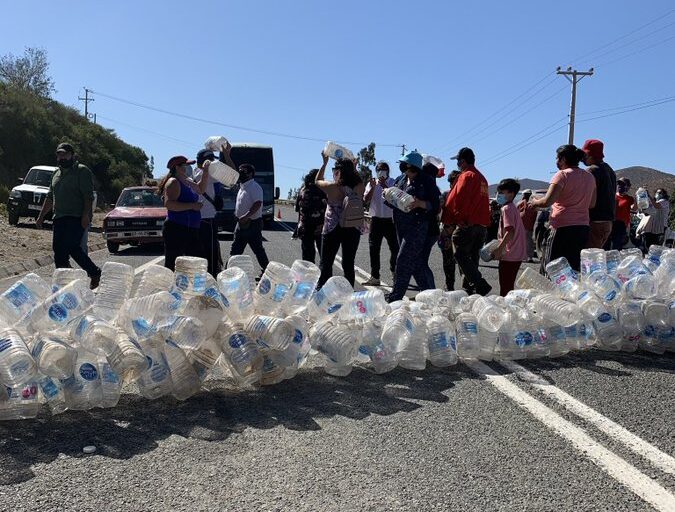 Residents of Choapa Viejo block a road to protest the pollution caused by the Los Pelambres Mining Company. 