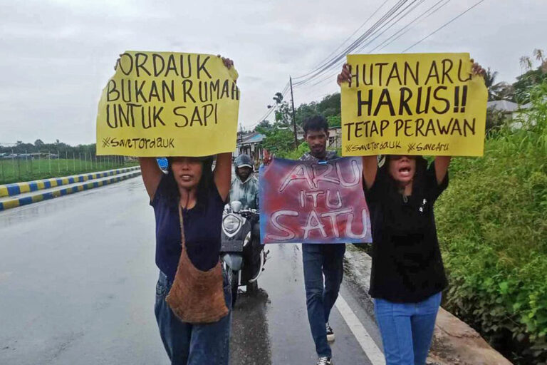 Youth activists rejecting cattle farming on Trangan Island.