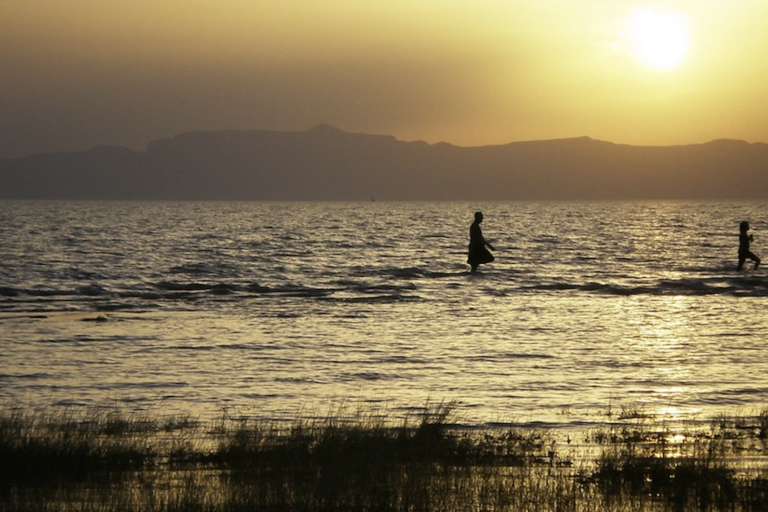 Lake Turkana. Image by Aocrane via Flickr (CC BY-NC-ND 2.0).